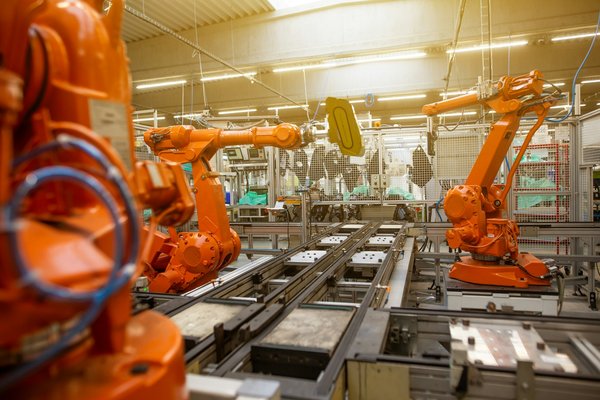 What Are the Key Factors for UK Manufacturers in Transitioning to Smart Factories?